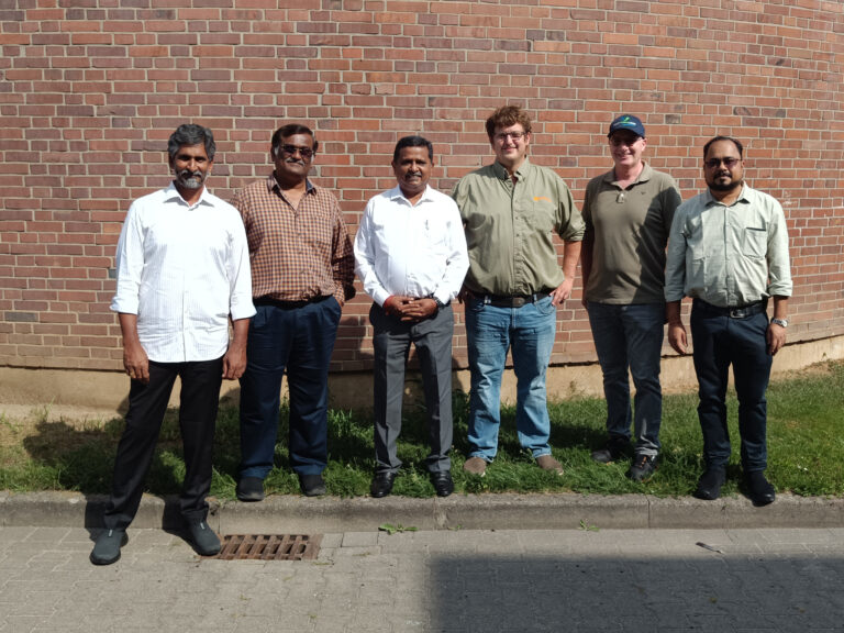 Das Bild zeigt eine Delegation aus Indien zu Besuch im Klärwerk der Stadtwerke löhne.