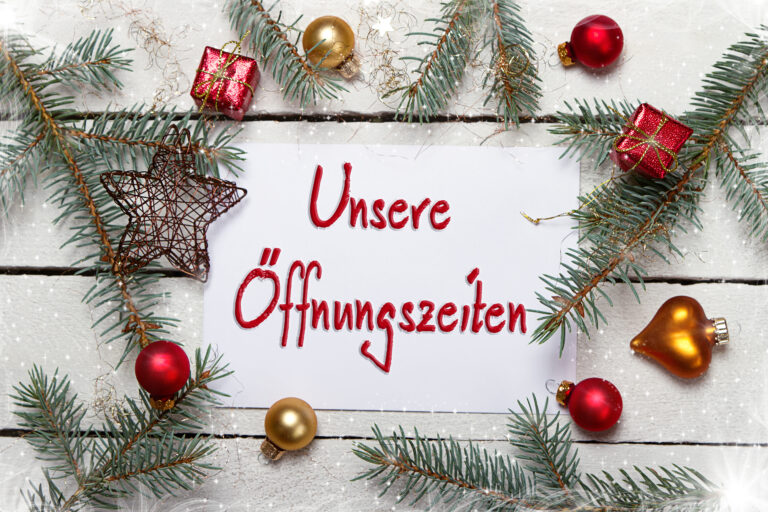 Weihnachtliches Schild mit der Aufschrift Unsere Öffnungszeiten